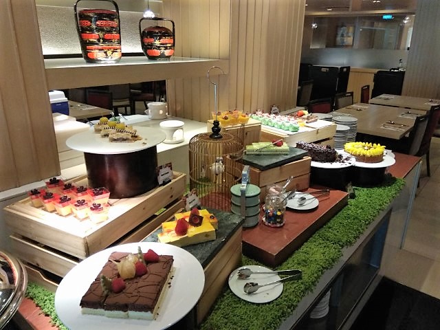 Desserts section at Spice Brasserie Buffet - includes DIY Ice Kachang (ice shavings with condiments)