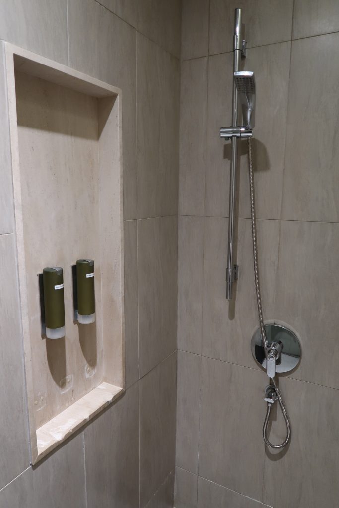 Shower facilities Plaza Premium Lounge