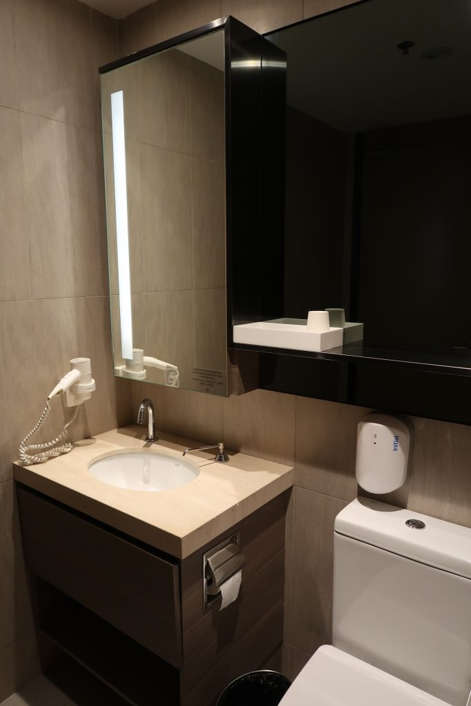Plaza Premium Lounge Singapore Changi Airport Bathroom