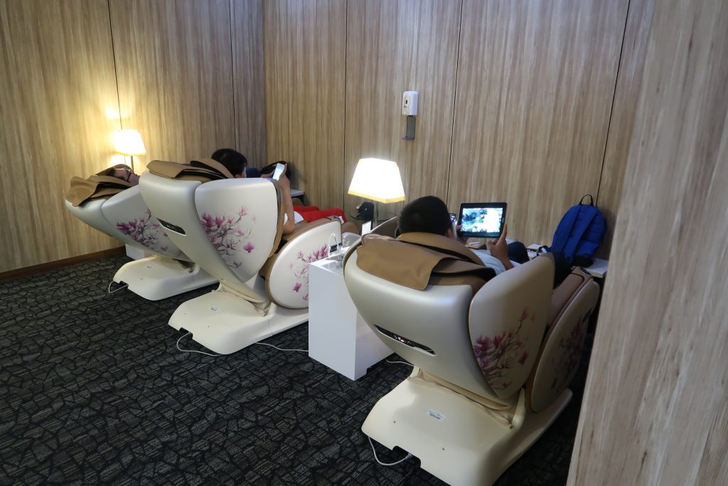Quality massage chairs (full recline!) at SATS Premier Lounge T1 Singapore Airport