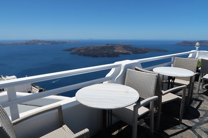 Unparalleled views of the volcanic centre of Santorini