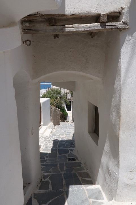 Connecting buildings in Old Town Naxos that form these arches