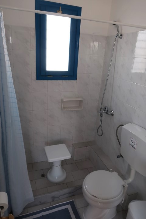 Clean toilet in Hotel Marinos Paros