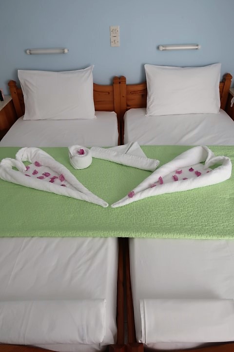 Hotel Marinos towel art