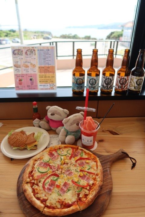 Mixed Pizza (1000 yen) and Ham Cheese Sandwich (350 yen) and Aserora Frozen Drink (500 yen) at Fushikubu Cafe Okinawa Cape Hedo