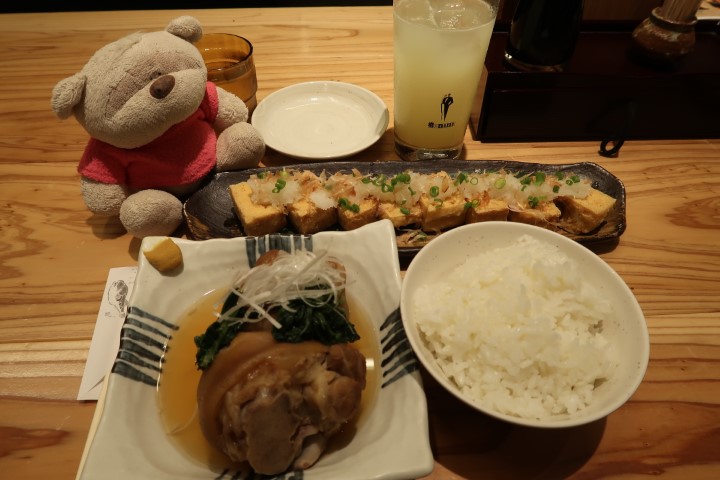 Pig trotters (700 yen), thick fried tofu (480 yen) at 海邦丸海人料理 Restaurant