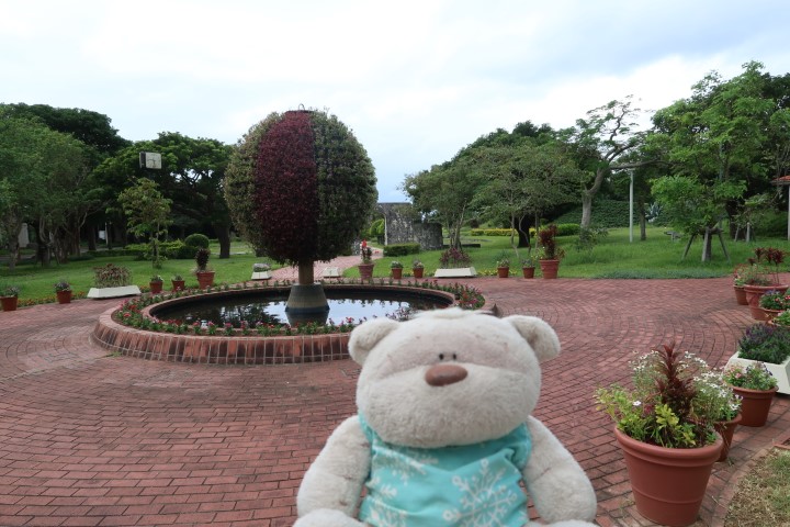 2bearbear at Tropical and Subtropical Arboretum Okinawa