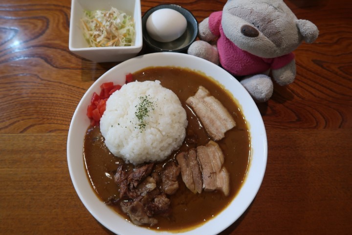 Pork Beef Curry with Onsen Egg (1000 yen) at Papaya Restaurant Okinawa