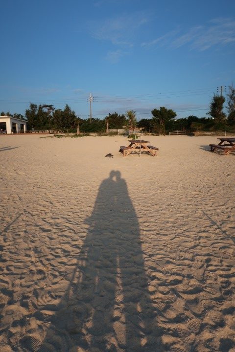 Tom & Kate Zanpa Beach Shadow Shot 1