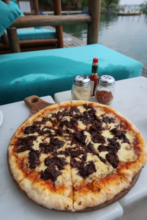 Rendang Pizza Montigo Batam Tiigo Beach Club