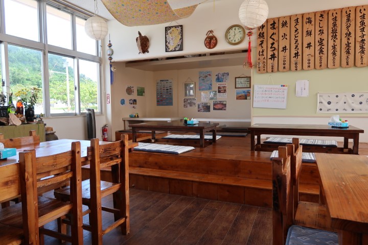 Inside 味華海鮮食堂 Okinawa Henza Island