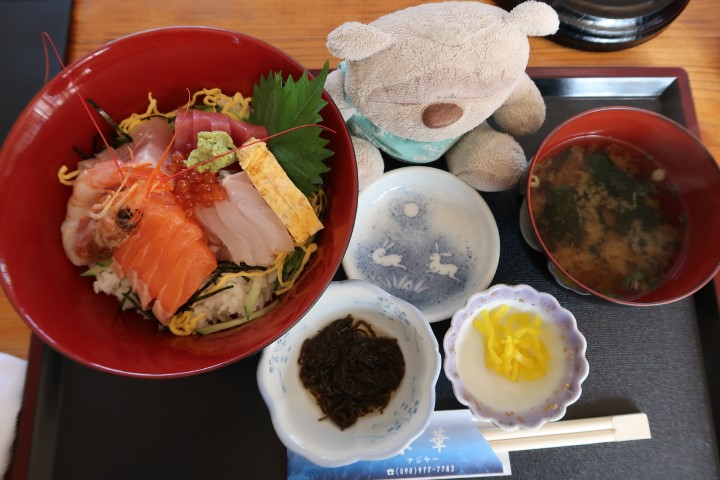 味華海鮮食堂 Okinawa Henza Seafood Restaurant - Seafood Don (1300 yen)