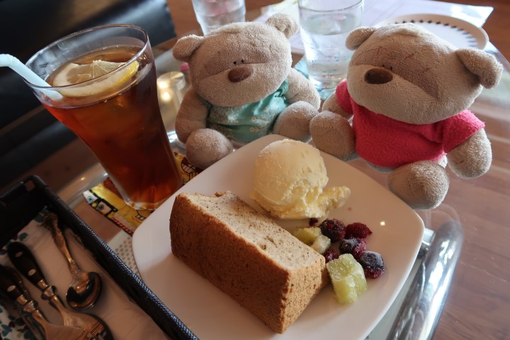Irish Whiskey Cream Tea Chiffon Cafe and Ice Tea Set at Chokoto Cafe Hamahiga Island (600 yen)