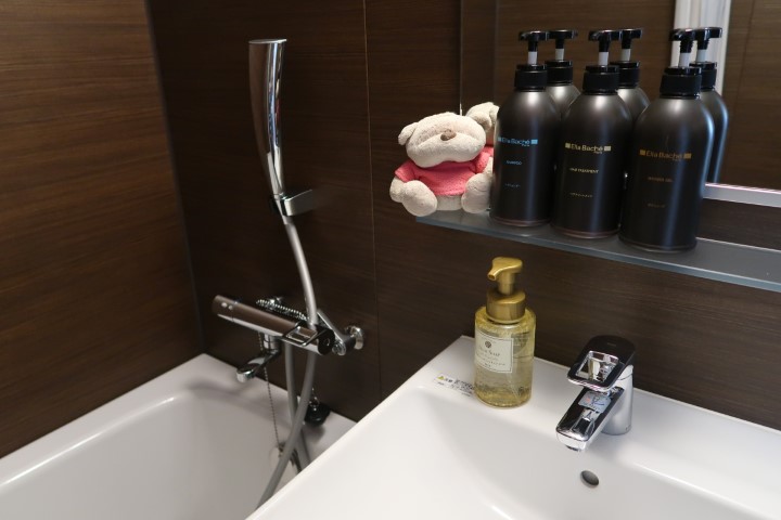 Hotel Aqua Citta Naha Club Lounge Room - Bathroom and Bath Tub