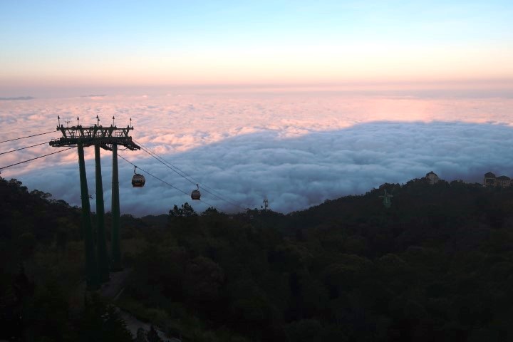 Sea of clouds outside Beer Plaza Ba a Hills during sunset