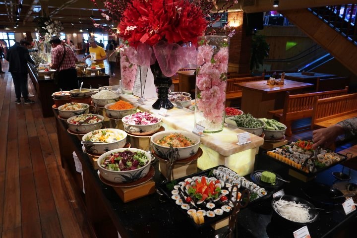 Beer Plaza Ba Na Hills Buffet - Sushi and Salads