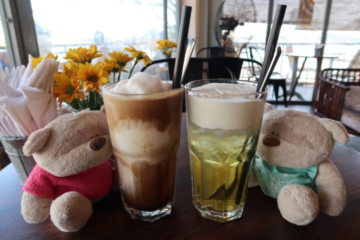 Cream Cheese Rice Tea and Coconut Coffee at Aroi Dessert Cafe