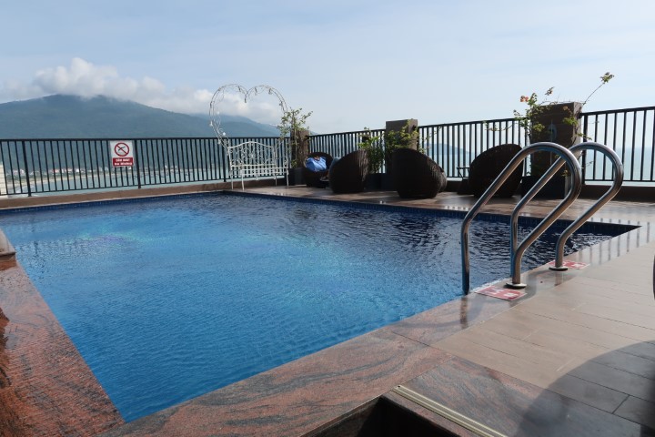 Rooftop Pool of Seashore Hotel Apartment Da Nang