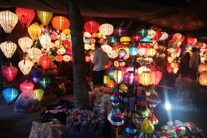 Shop selling lanterns in Hoi An 