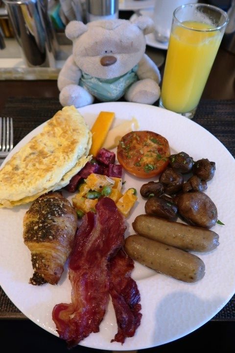 2bearbear's breakfast with omelette at Imperial Club Lounge Atlantis Dubai