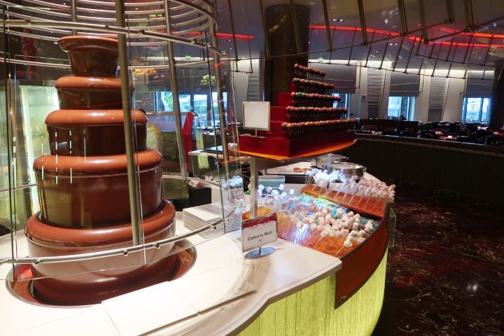 Breakfast at Saffron Atlantis Dubai with Chocolate Fondue!