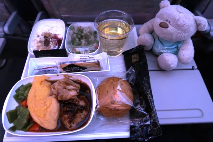 Meal aboard Emirates Flight from Dubai to Singapore