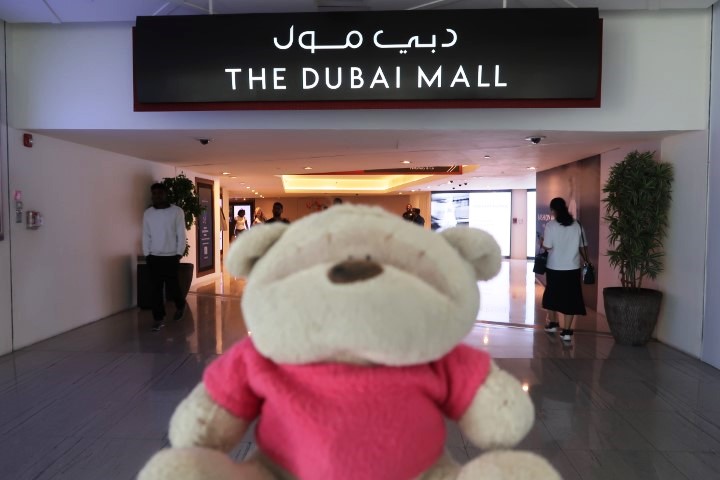 Finally arriving at Dubai Mall (so much walking!)