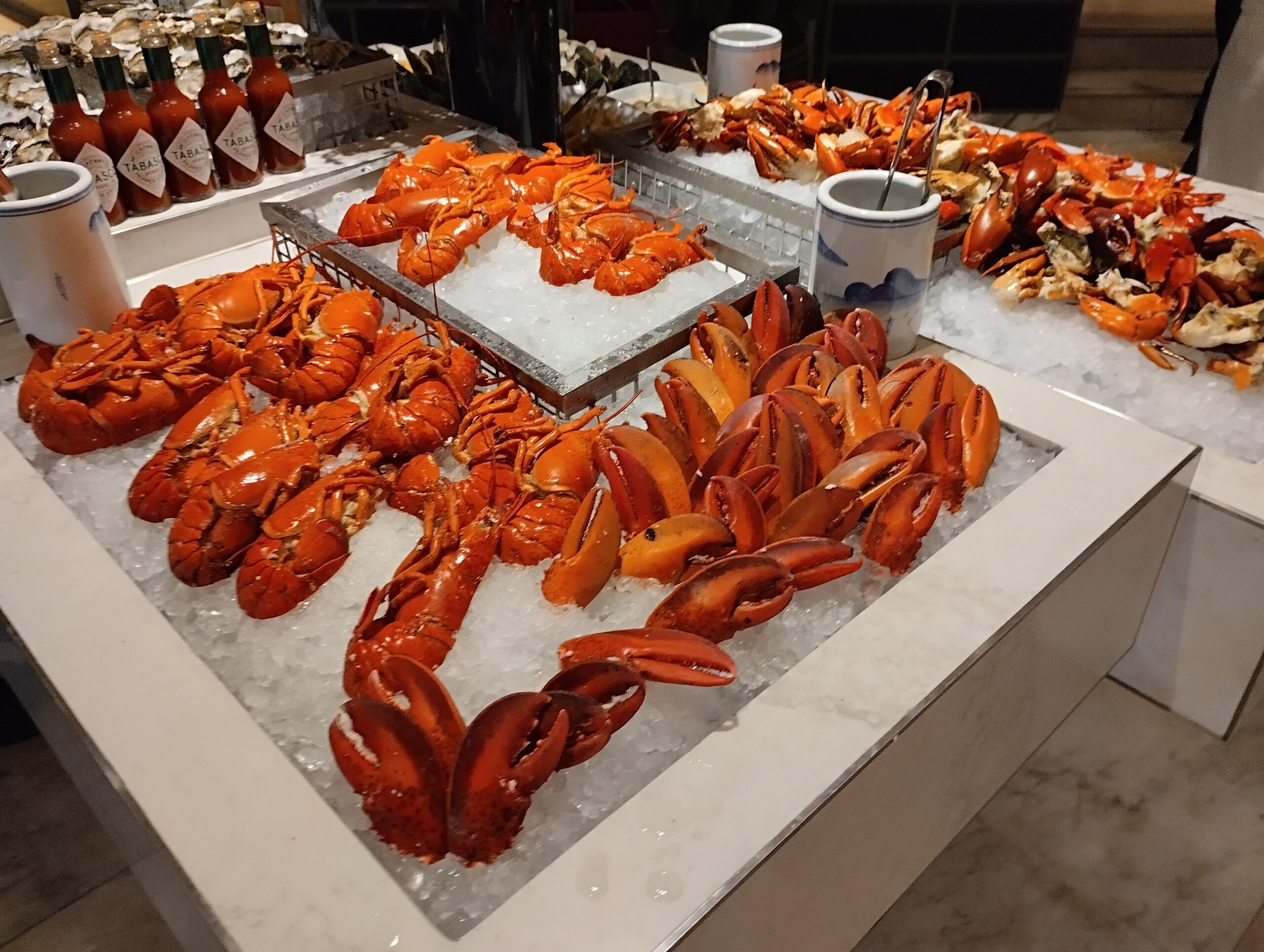 Melt Cafe Mandarin Oriental Dinner Buffet Review with Unlimited Boston  Lobsters!