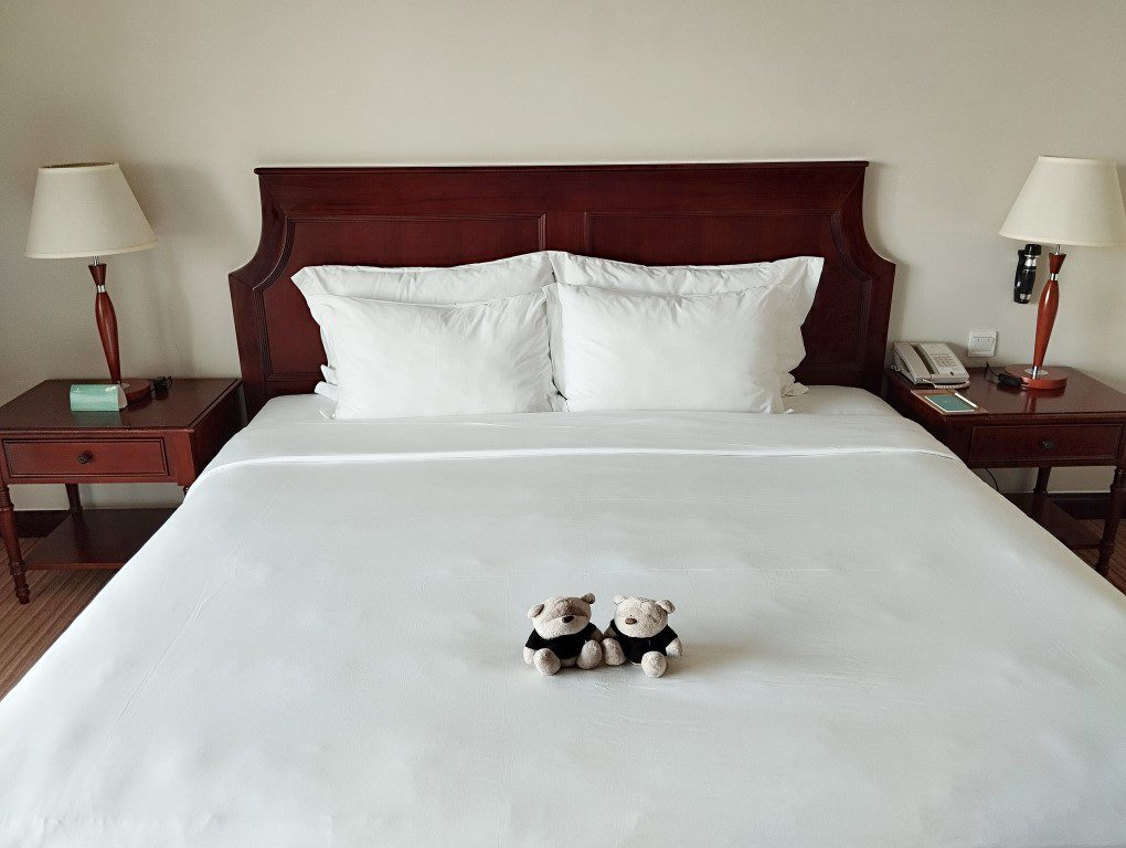 Vinpearl Resort & Spa Phu Quoc Deluxe Garden View King Bed Review - King Size Bed