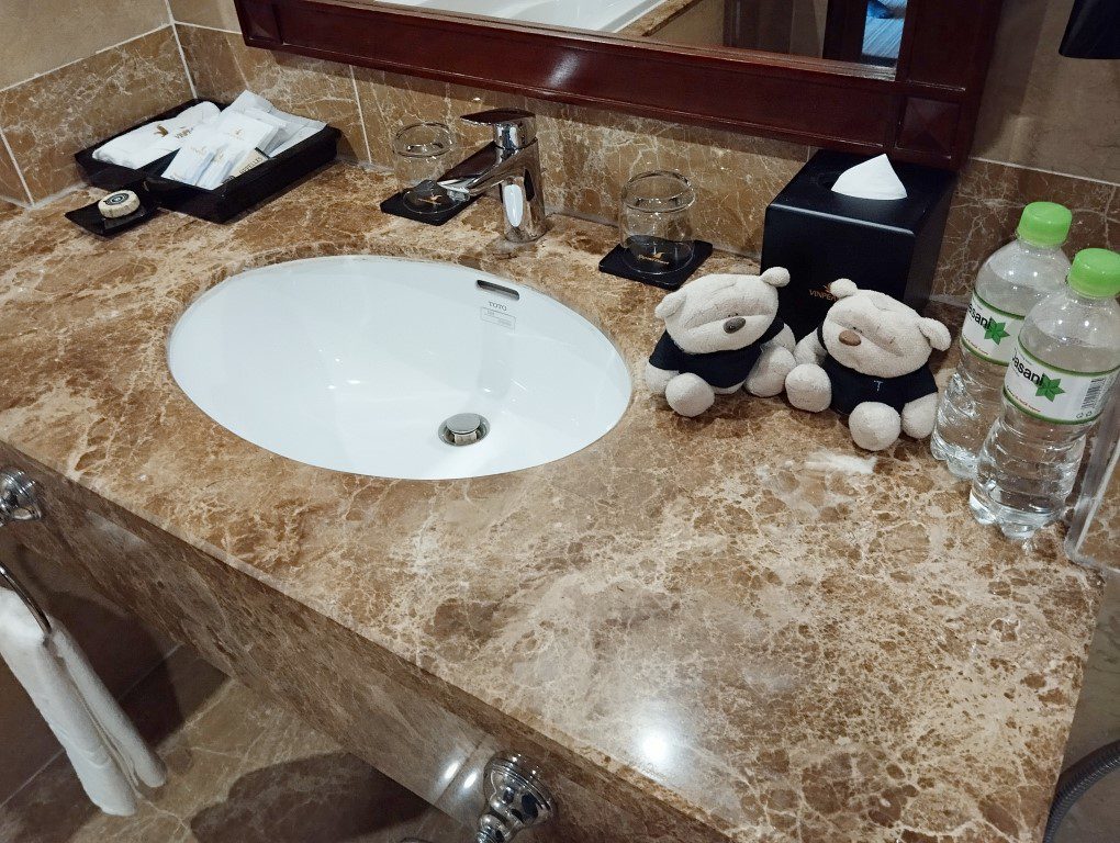 Vinpearl Resort & Spa Phu Quoc Deluxe Garden View King Bed Review - Shared Sink