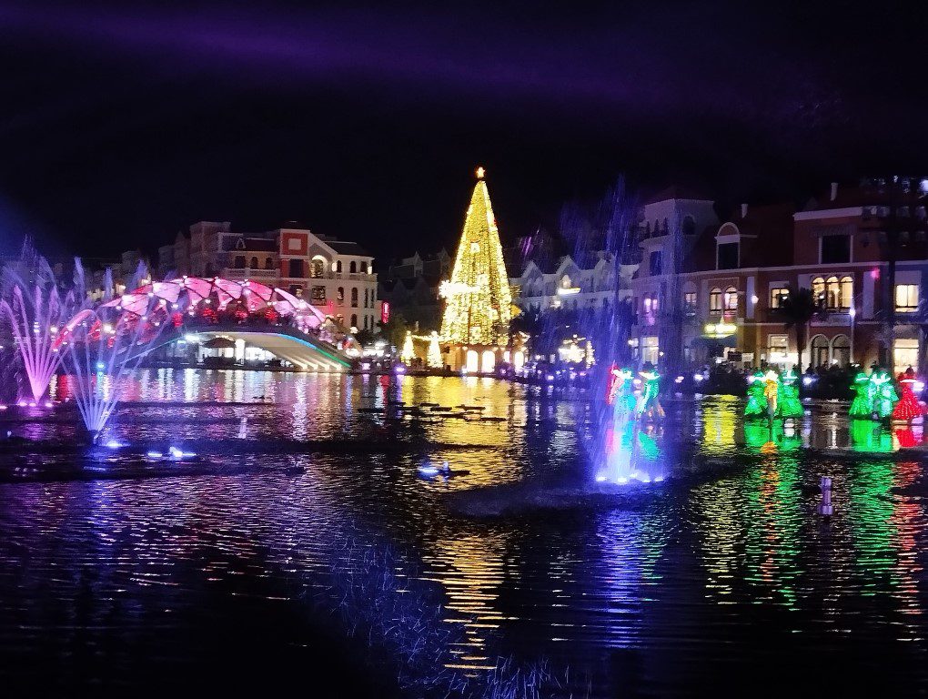 Can you spot the dancers dressed in neon lights on the right of the screen at Grand World Phu Quoc?