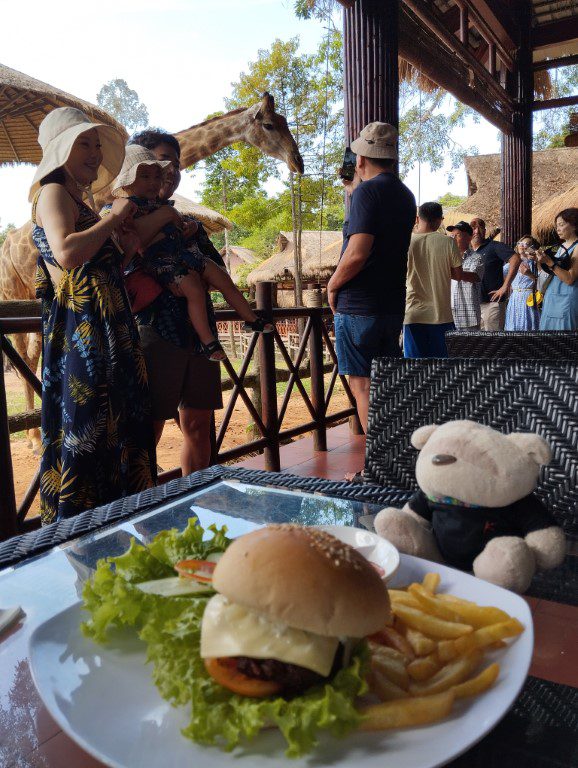 Vinpearl Safari Phu Quoc Giraffe Restaurant Review - Beef Burger Set 160k VND