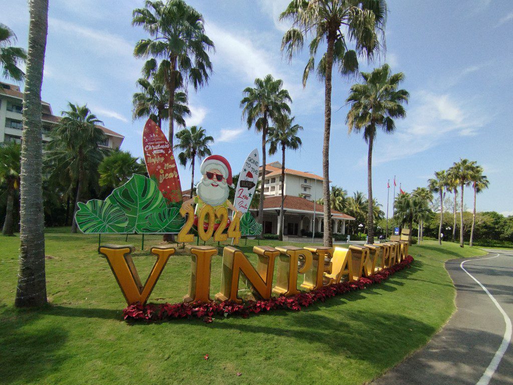 Airport Bus Transfer turning into Vinpearl Resort & Spa Phu Quoc