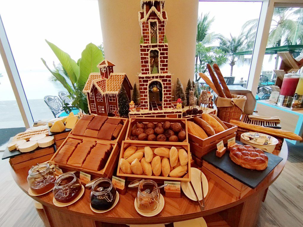 Seashells Phu Quoc Hotel & Spa Breakfast Buffet - Bread Selection