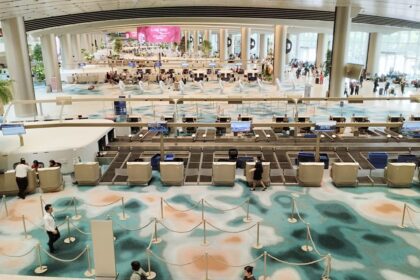 48 hours counter check-in prior to SQ flight at Singapore Changi Airport