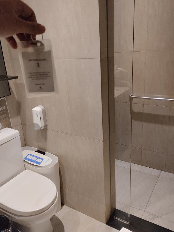 Plaza Premium Lounge Changi Airport T1 Shower Facilities