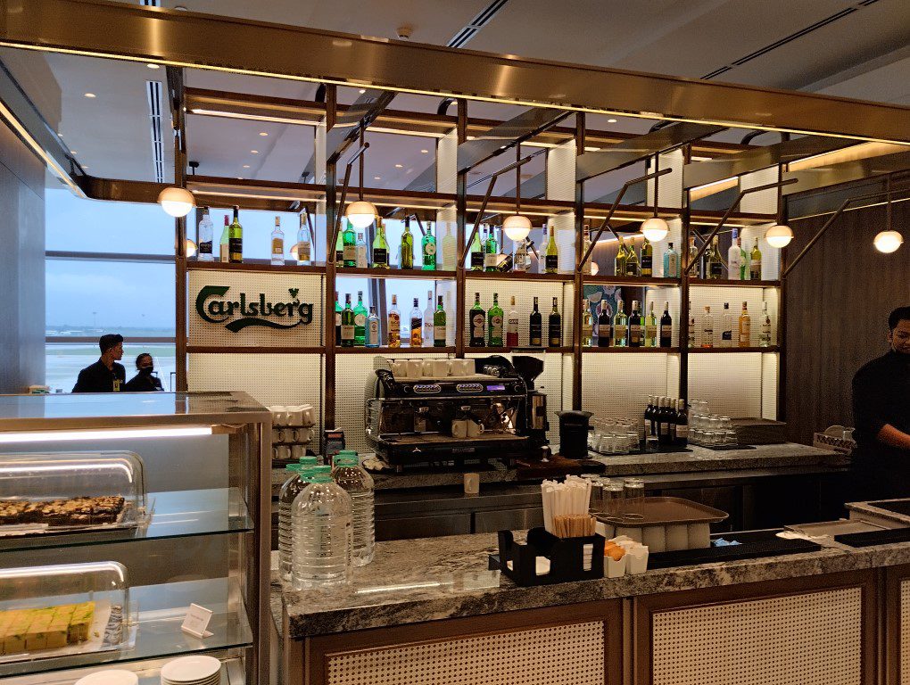 Bar and Cafe inside Plaza Premium Lounge KLIA T1 via Priority Pass