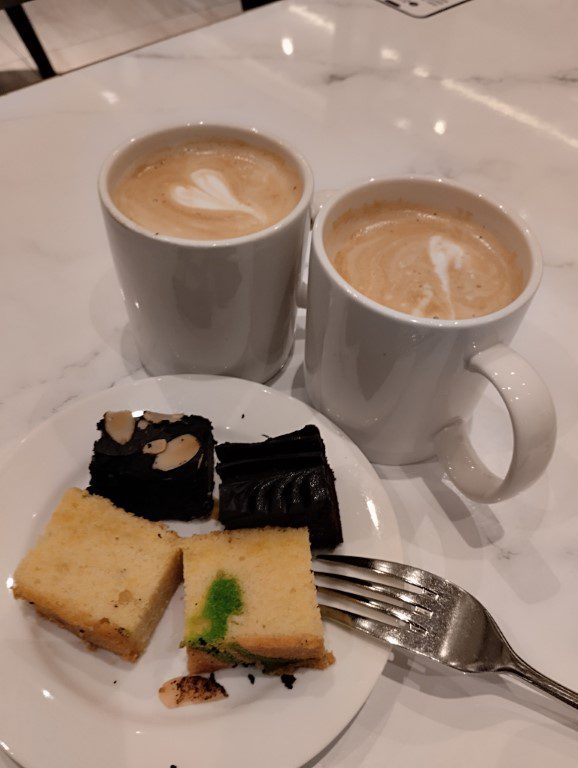 Plaza Premium Lounge KLIA T1 Priority Pass - Desserts and Coffee