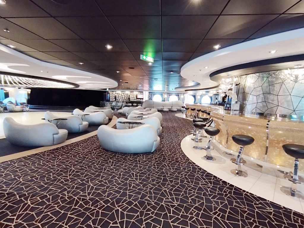 KLOVE Cruise MSC Divina Deck 7 - Black and White Lounge