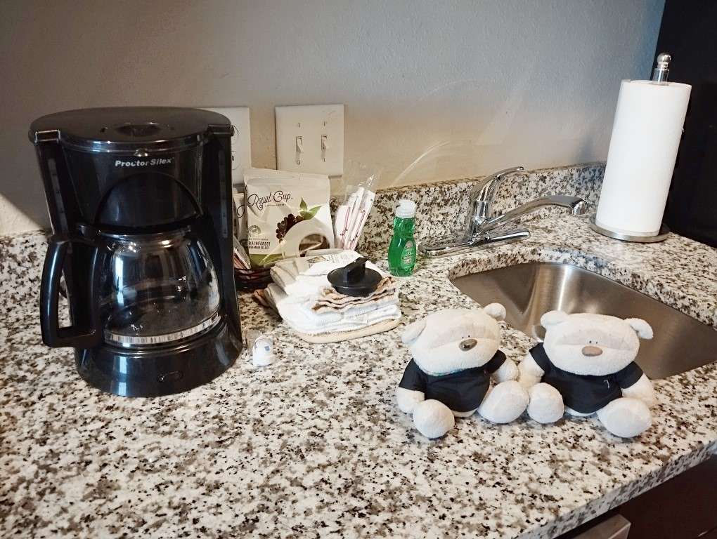 TownePlace Suites by Marriott Charleston West Ashley - Coffee and Tea Amenities