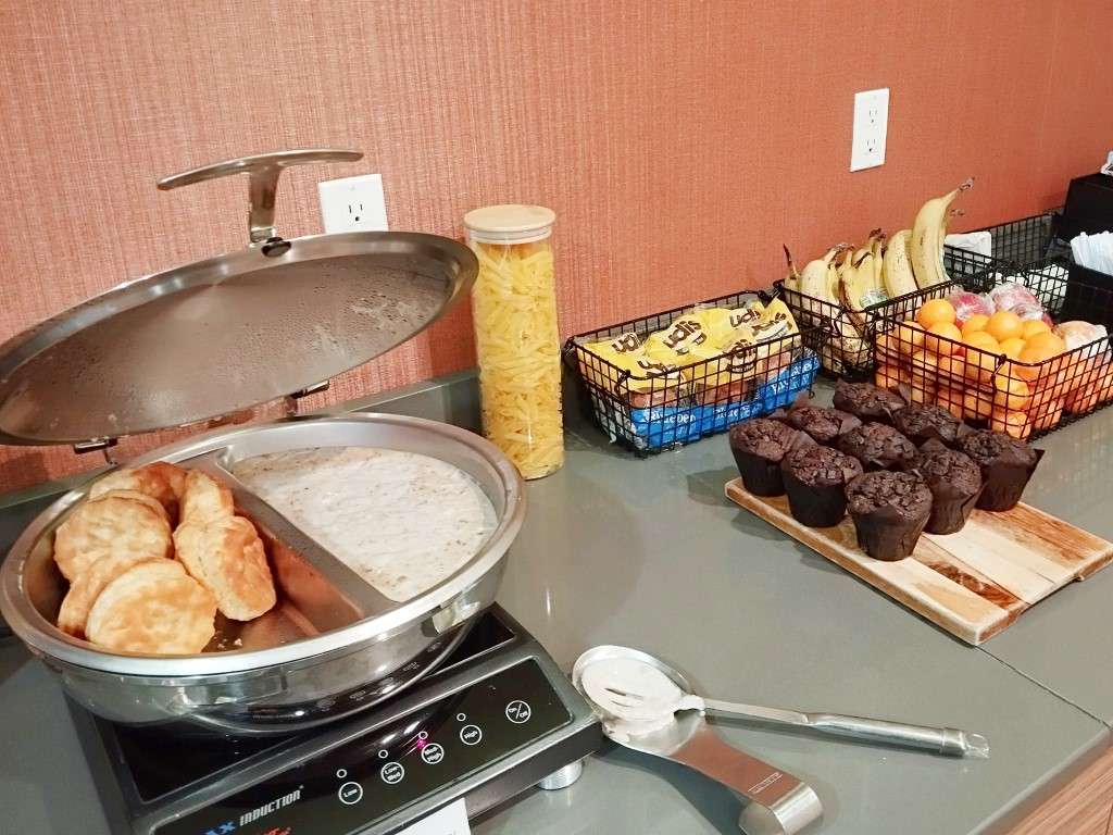 TownePlace Suites by Marriott Charleston West Ashley Breakfast - Biscuit and Gravy, Muffin and Fruits