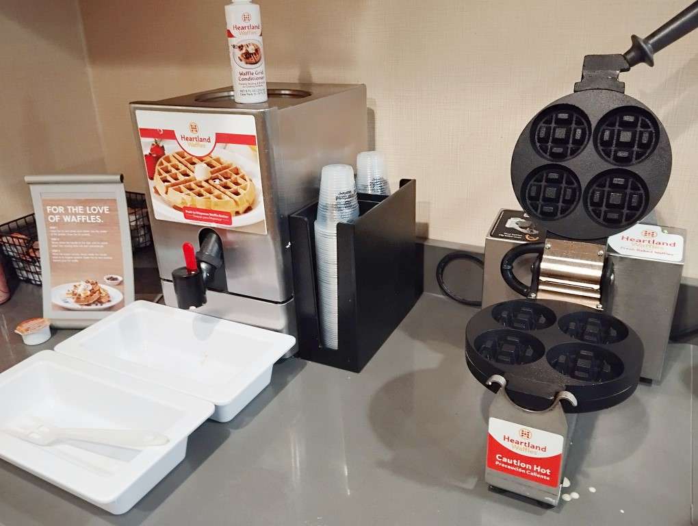 TownePlace Suites by Marriott Charleston West Ashley Breakfast - Waffle Machine!