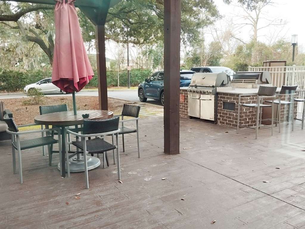 TownePlace Suites by Marriott Charleston West Ashley - Outdoor Barbecue Area