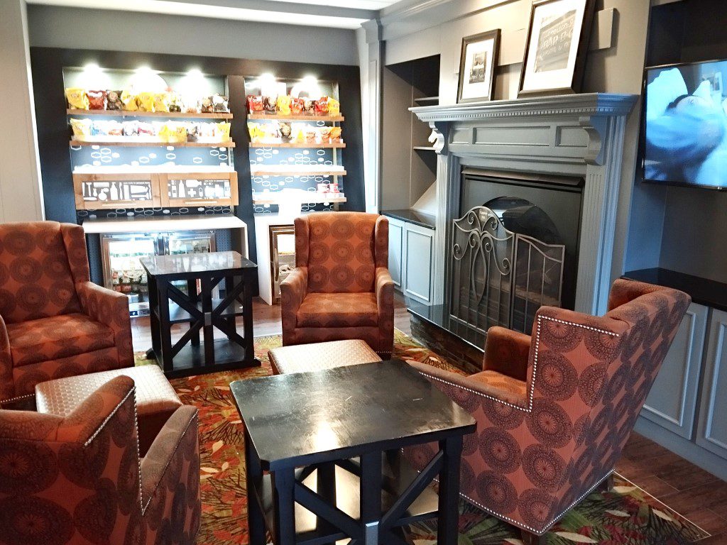 Lobby of Hampton Inn & Suites Charlotte Arrowood Road 