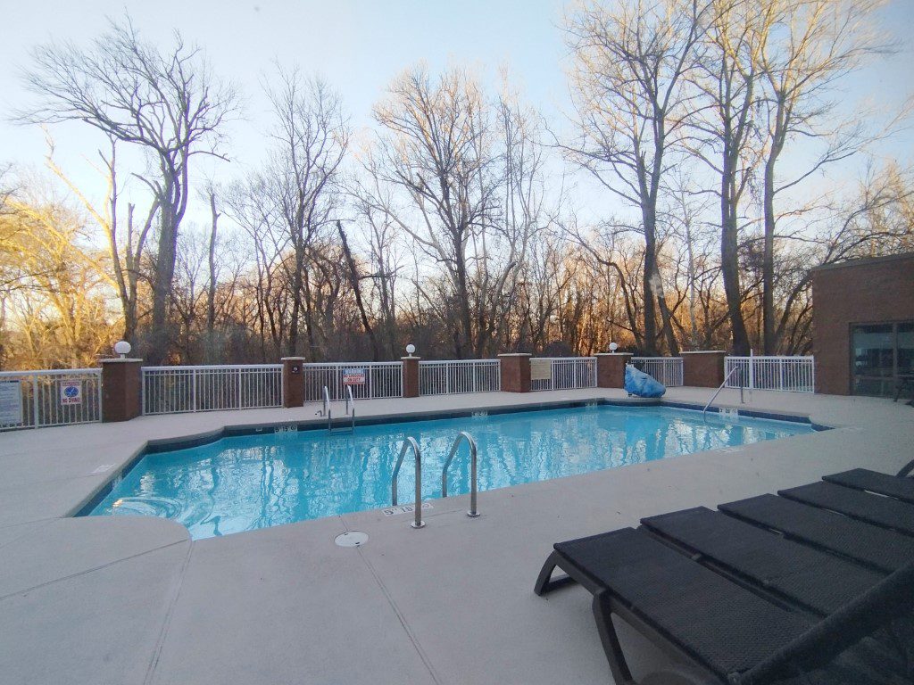 Hampton Inn & Suites Charlotte Arrowood Road - Outdoor Swimming Pool