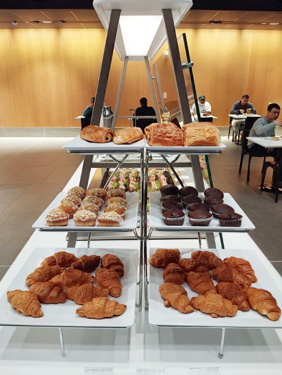 Al Maha Lounge North Doha International Airport - Pastries