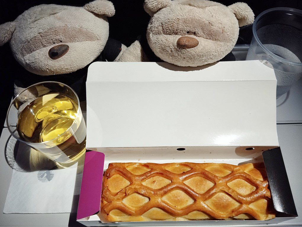 Qatar Airways flight from Doha to Miami - Snack of chicken pie