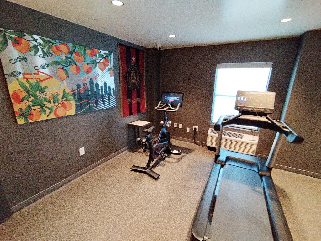 The Darwin Hotel Atlanta - Gym Treadmill