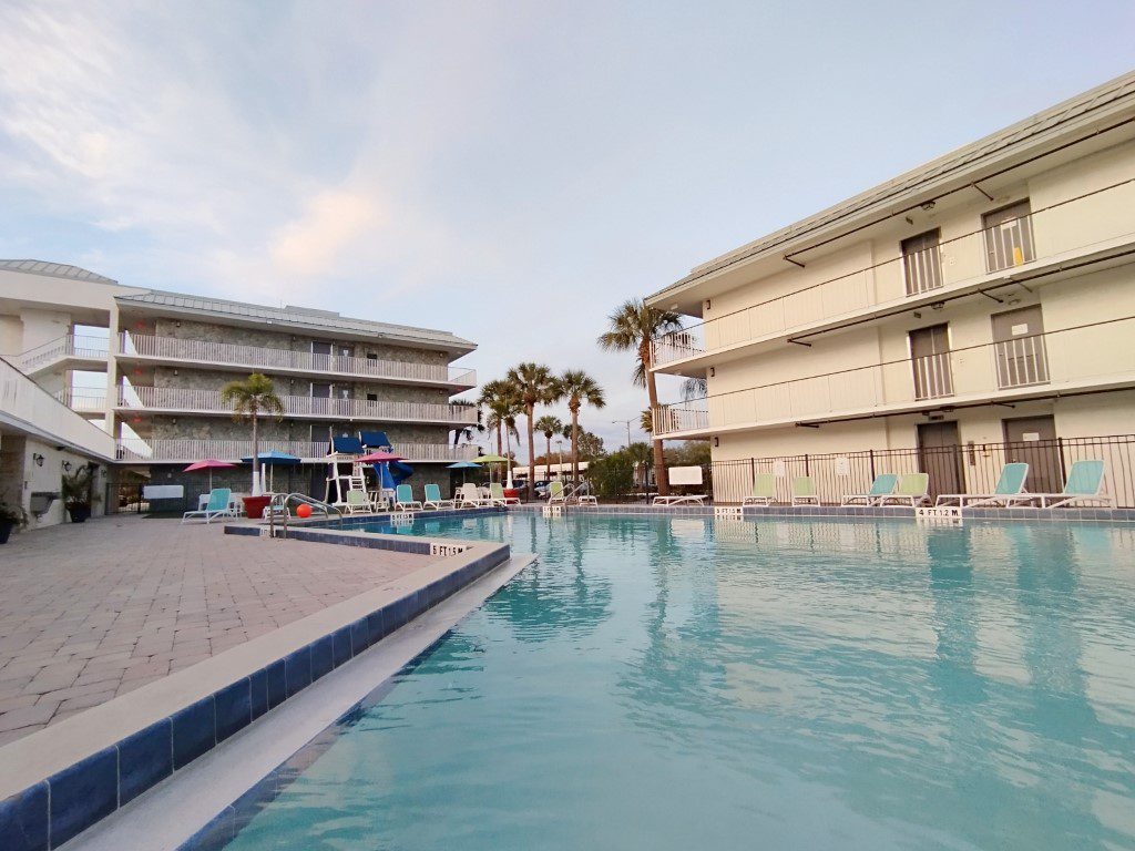 Park Royal Orlando Review - Heated Outdoor Swimming Pool