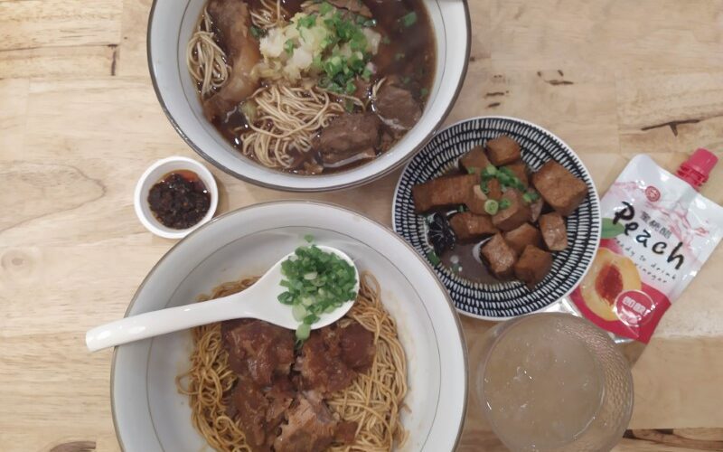 LeNu Chef’s Wai Noodle Bar - Beef Noodles and Dry Noodles